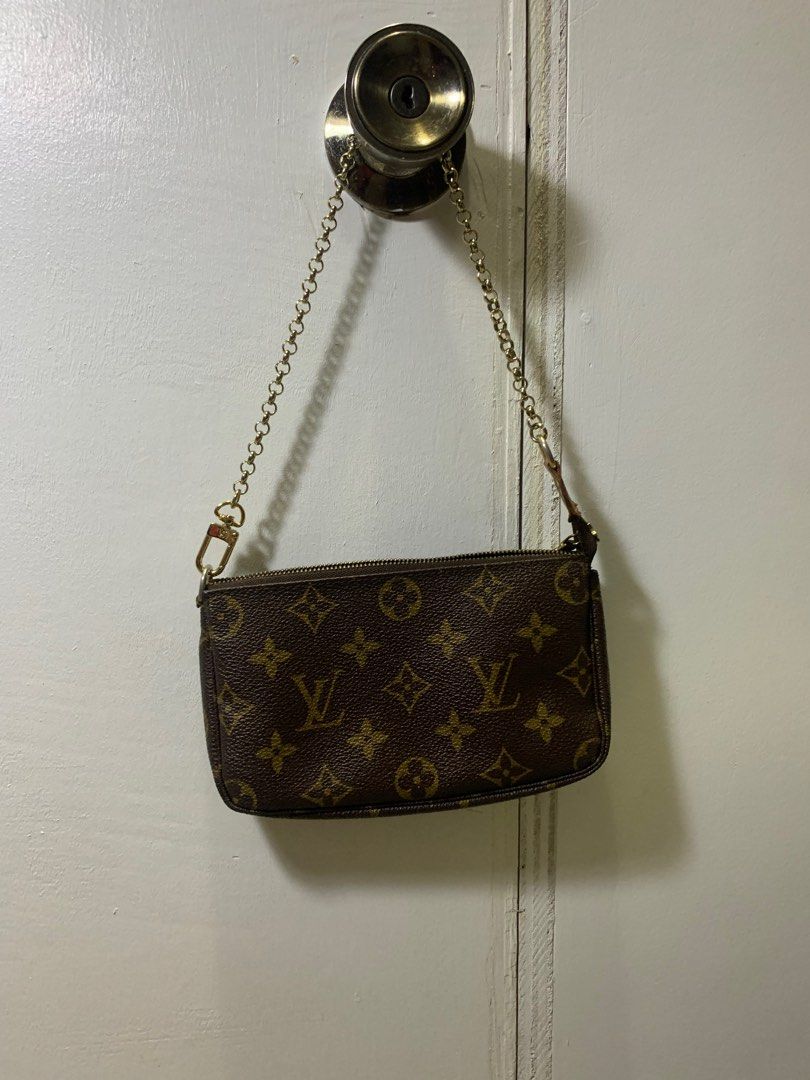 Authentic Louis Vuitton Mini pochette (Category: Luxury Bags & Wallets) located in Quezon City. Submitted by maefurio (Listing ID 1320548400, Image 1). Description: ❗️100% authentic money back if proven fake❗️ 👉🏻NEGOTIABLE FOR SURE BUYER 👉🏻replaced vachetta strap with authentic chain strap also from LV .