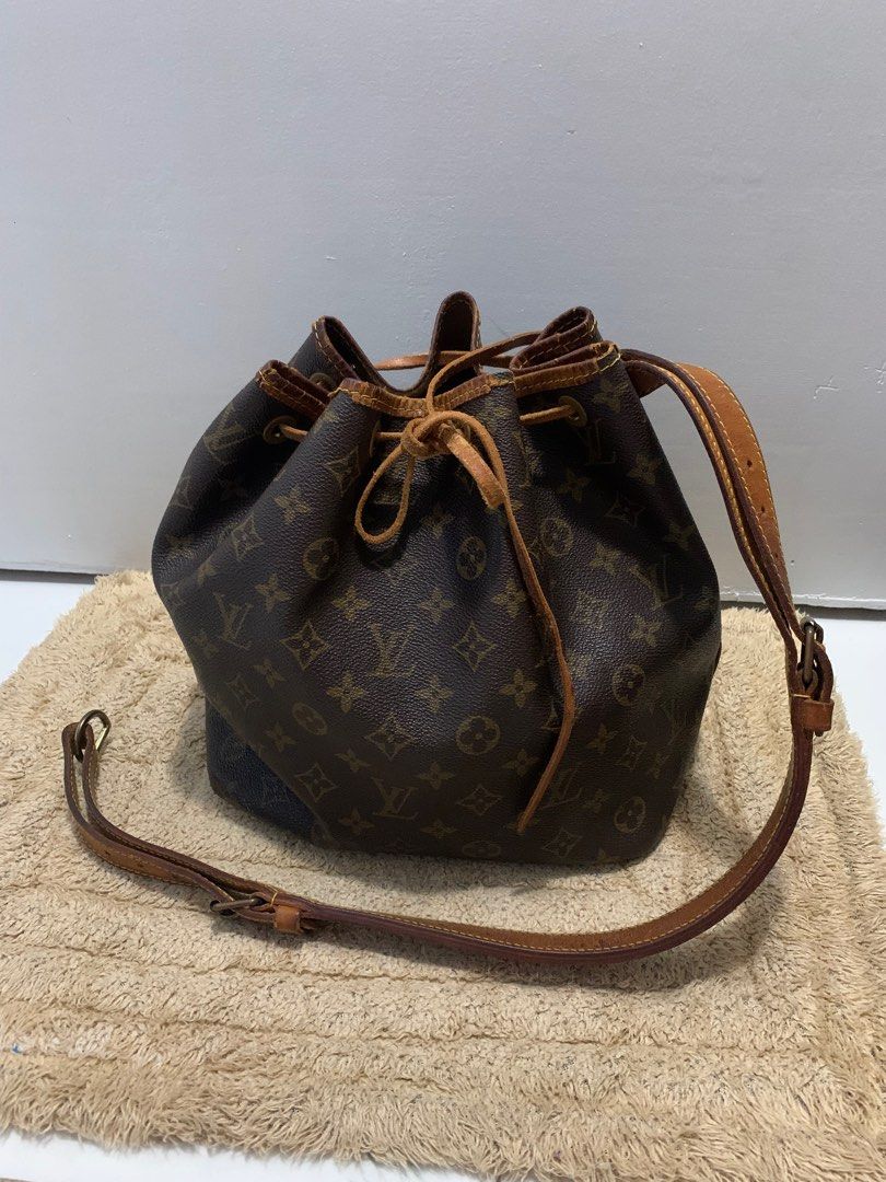 Authentic Louis Vuitton noe (Lv noe pm size) (Category: Luxury Bags & Wallets) located in Quezon City. Submitted by maefurio (Listing ID 1320547998, Image 3). Description: 👉🏻project bag 👉🏻need to replace vachetta leather 👉🏻No issue or cracks on canvas ✨ 100% authentic money back if proven fake✨.