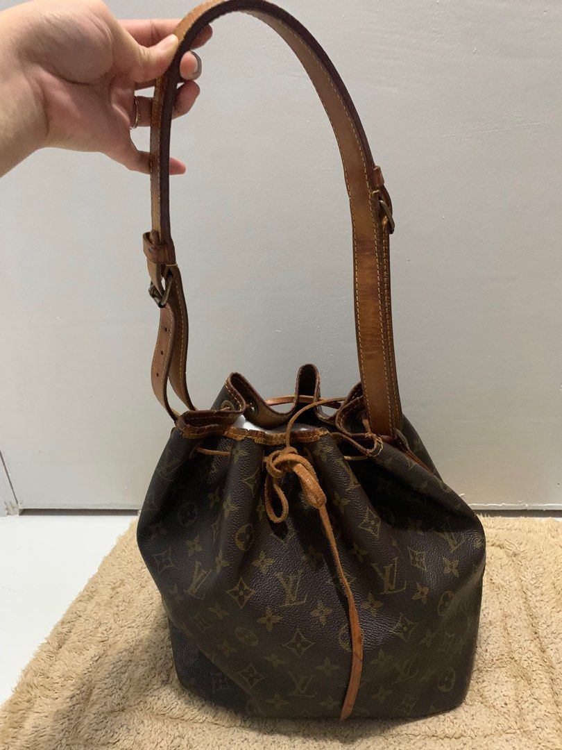 Authentic Louis Vuitton noe (Lv noe pm size) (Category: Luxury Bags & Wallets) located in Quezon City. Submitted by maefurio (Listing ID 1320547998, Image 1). Description: 👉🏻project bag 👉🏻need to replace vachetta leather 👉🏻No issue or cracks on canvas ✨ 100% authentic money back if proven fake✨.