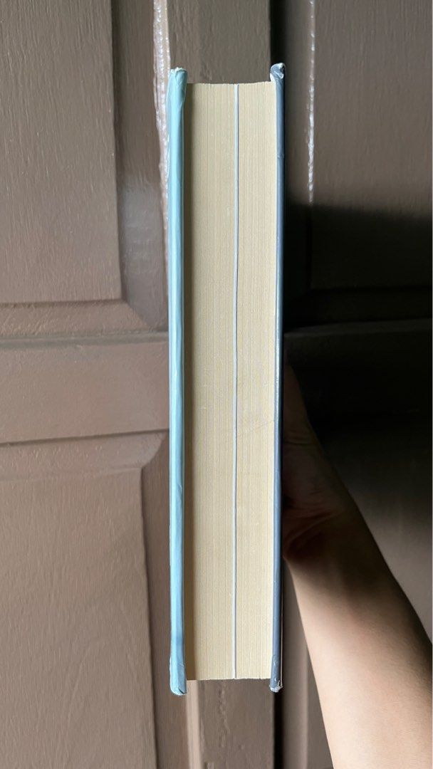 BECOMING by Michelle Obama (hardbound) (Category: Storybooks) located in Valenzuela. Submitted by mark___d (Listing ID 1320462955, Image 3). Description: • Hardbound copy • Well-used, spine and all pages intact 👉🏼 Final price as listed There’s a lot I still don’t know about America, about life, about what the future might bring. But I do know myself. My father, Fraser, taught me to work hard, laugh often, and keep my word. My mother, Marian, sh
