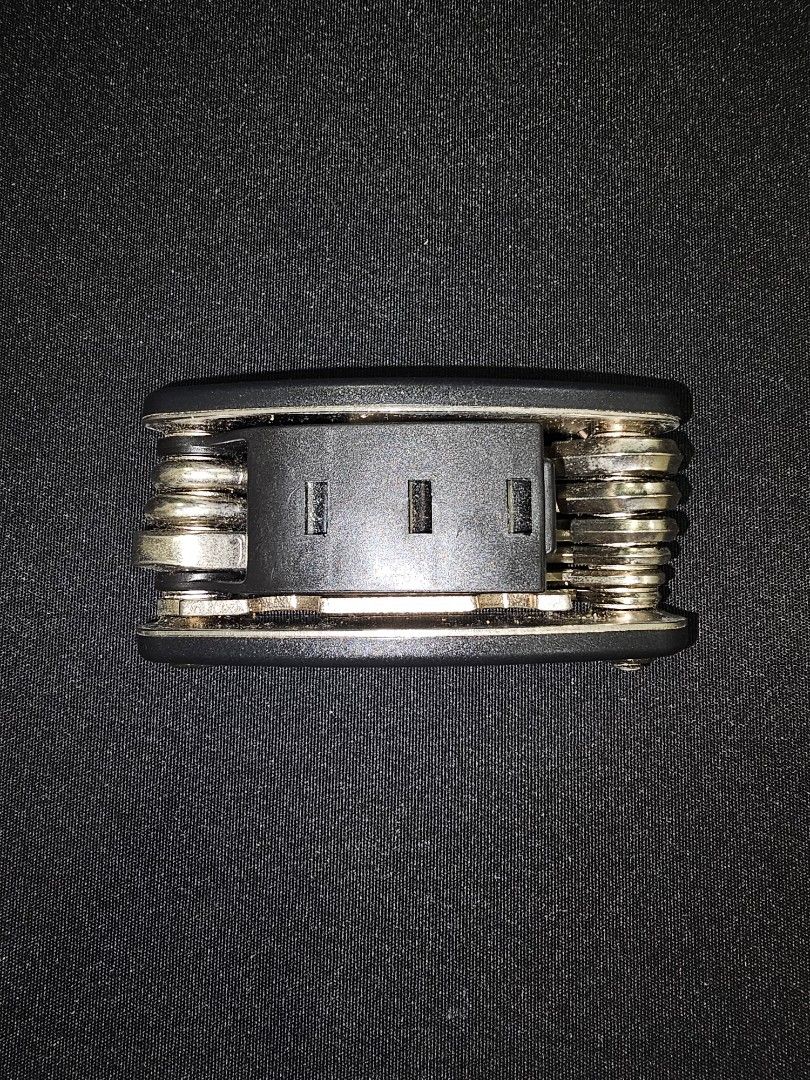 multitool (Category: Parts & Accessories) located in Singapore. Submitted by sythkhaos (Listing ID 1320556771, Image 1). Description: never used multitool, but no box, not necessarily only can use on bike can keep at home to fix other stuff.
