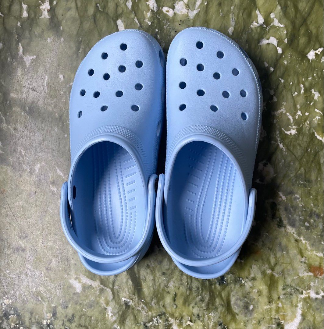Light blue crocs mens on sale