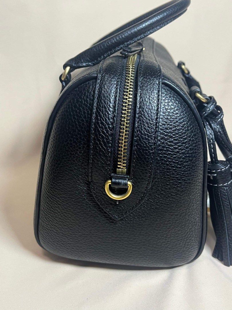 Brand New Tory Burch Thea Small Bag (Category: Luxury Bags & Wallets) located in Santa Rosa. Submitted by rina.rina3 (Listing ID 1320422450, Image 3). Description: Brand New Tory Burch Thea Bag complete with 2 straps Bought from Las Vegas USA 🇺🇸 Comes with gift receipt, original dust bag and price tag Nothing to explain as this is brand new Slightly negotiable Buyer to shoulder shipping fee .