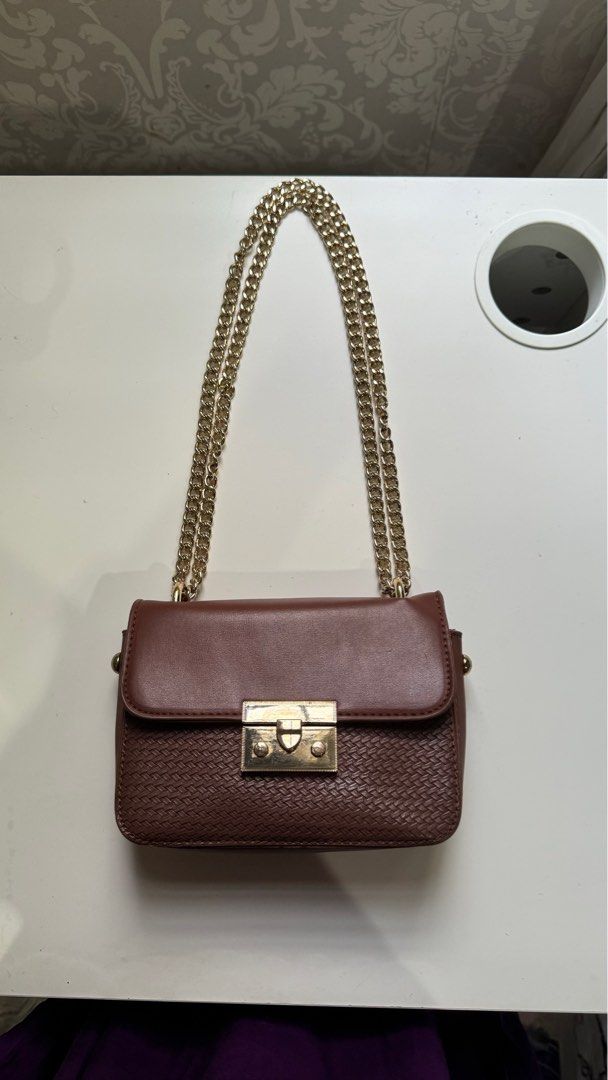 Brands Outlet sling bag