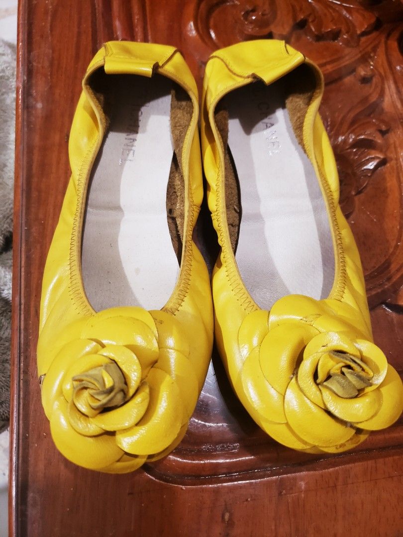 Chanel canary yellow ballerinas flats (Category: Flats & Sandals) located in Marikina City. Submitted by racoon143 (Listing ID 1320539849, Image 1). Description: size 35 authenticity not sure free shipping.