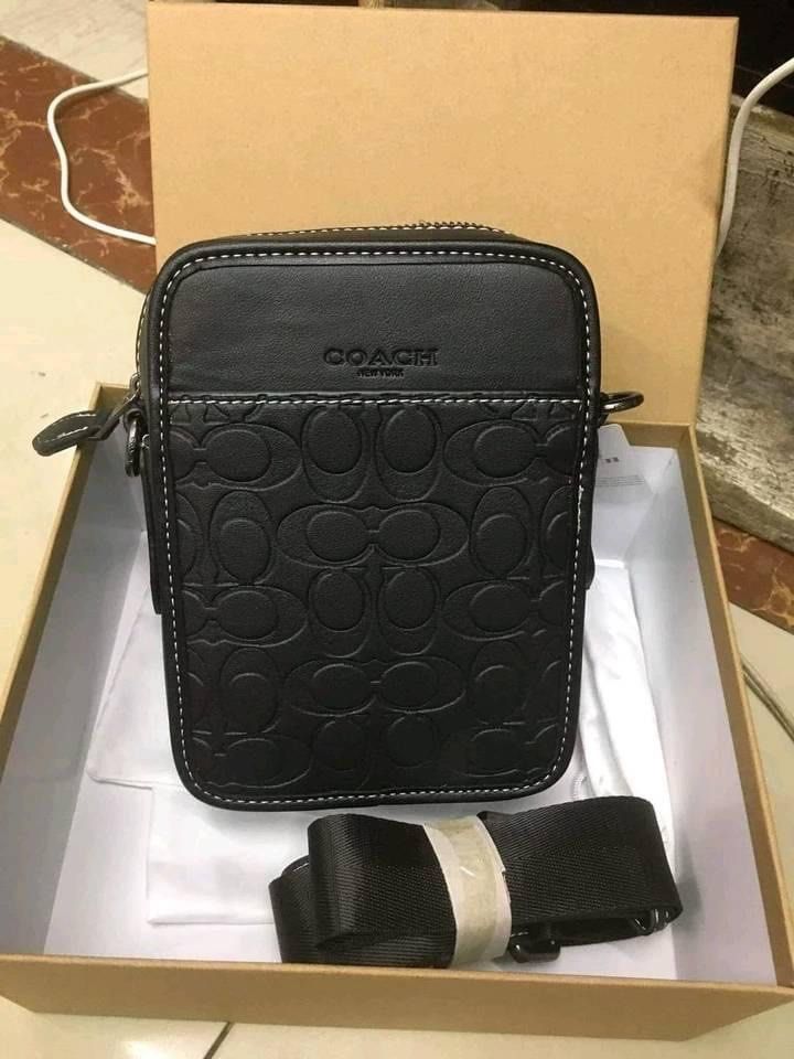 Coach sling bag with box for men (Category: Luxury Bags & Wallets) located in Valenzuela. Submitted by smjhsmnlzcn (Listing ID 1320523876, Image 2). Description: With dustbag and box May stock napo ulit 🖤 Madali maubos ❗️ BEST SELLER! Perfect pang gift 🎁 Limited stocks only❗️ FIXED PRICE ❗️ Size:19x14x6cm.