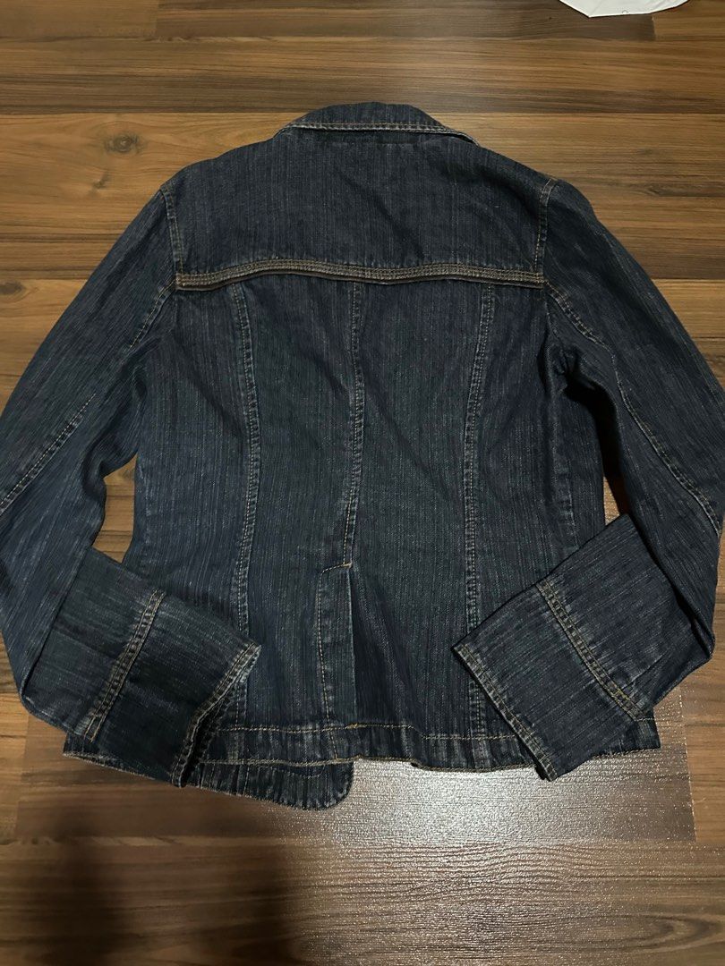 Denim jacket (Category: Coats, Jackets and Outerwear) located in Singapore. Submitted by morimichii (Listing ID 1320463584, Image 2). Description: not for fussy buyers meet ups +1.50 if at semb mrt free delivery +2.50 chest : 17” length: 23”.