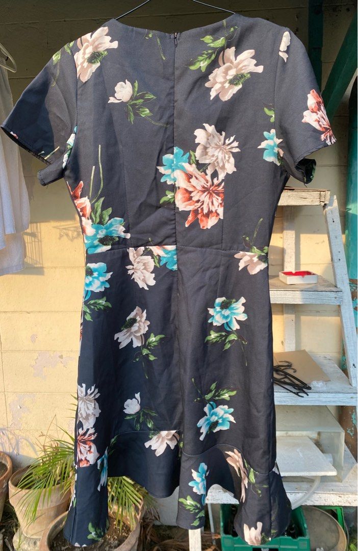 floral black dress (Category: Dresses) located in Quezon City. Submitted by setyembre.studios (Listing ID 1320481331, Image 2). Description: premium quality fabric! size M fits S-M got this from sg .