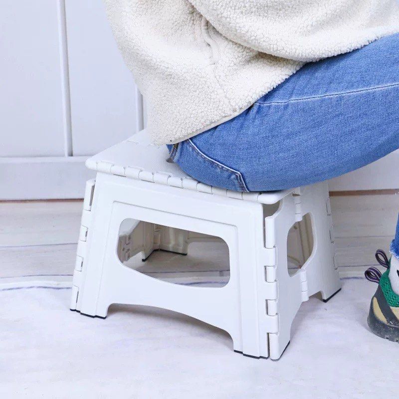 Foldable stool （分類：梯）位於 Hong Kong。 由 reduction2018 提交（商品編號 1320414136，圖片 1）。簡介： Size small Foldable portable stepping stool。