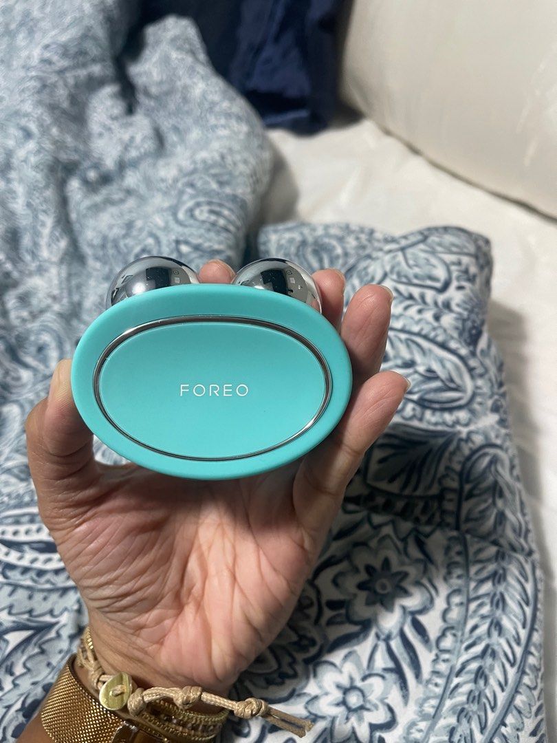 Foreo Bear Microcurrent Device (Category: Face Care) located in Singapore. Submitted by jslm06 (Listing ID 1320445124, Image 1). Description: Decluttering. Fast deal at 180. From Sephora.