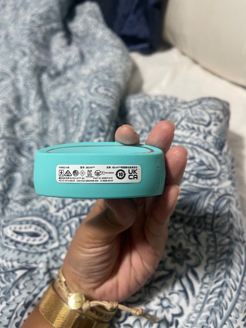 Foreo Bear Microcurrent Device (Category: Face Care) located in Singapore. Submitted by jslm06 (Listing ID 1320445124, Image 2). Description: Decluttering. Fast deal at 180. From Sephora.