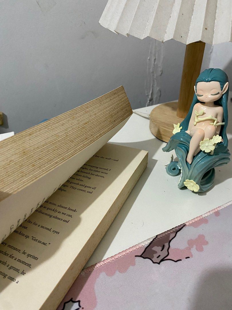 Glass Sword by Victoria Aveyard (Category: Storybooks) located in Valenzuela. Submitted by rgarchives (Listing ID 1320459666, Image 3). Description: Lightly used, but in good condition :) No creases, folds or highlights 😊.