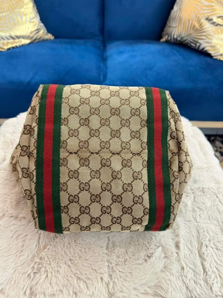 Gucci logo bag deals