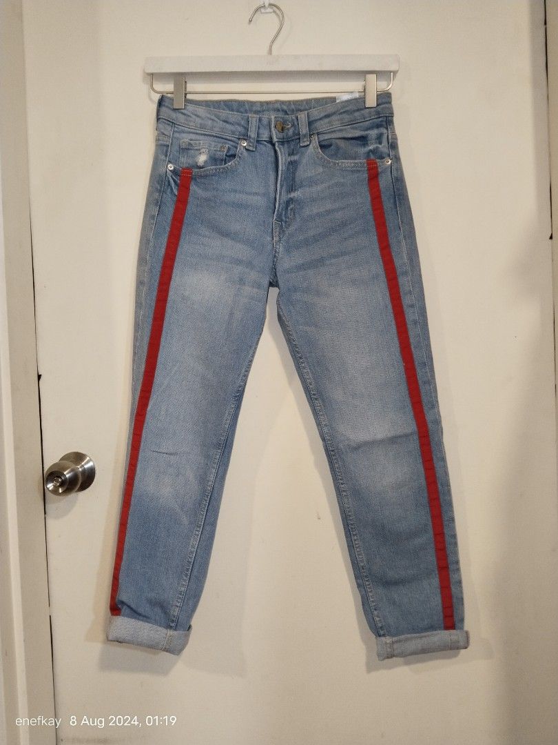 H&m girlfriend fit jeans sales