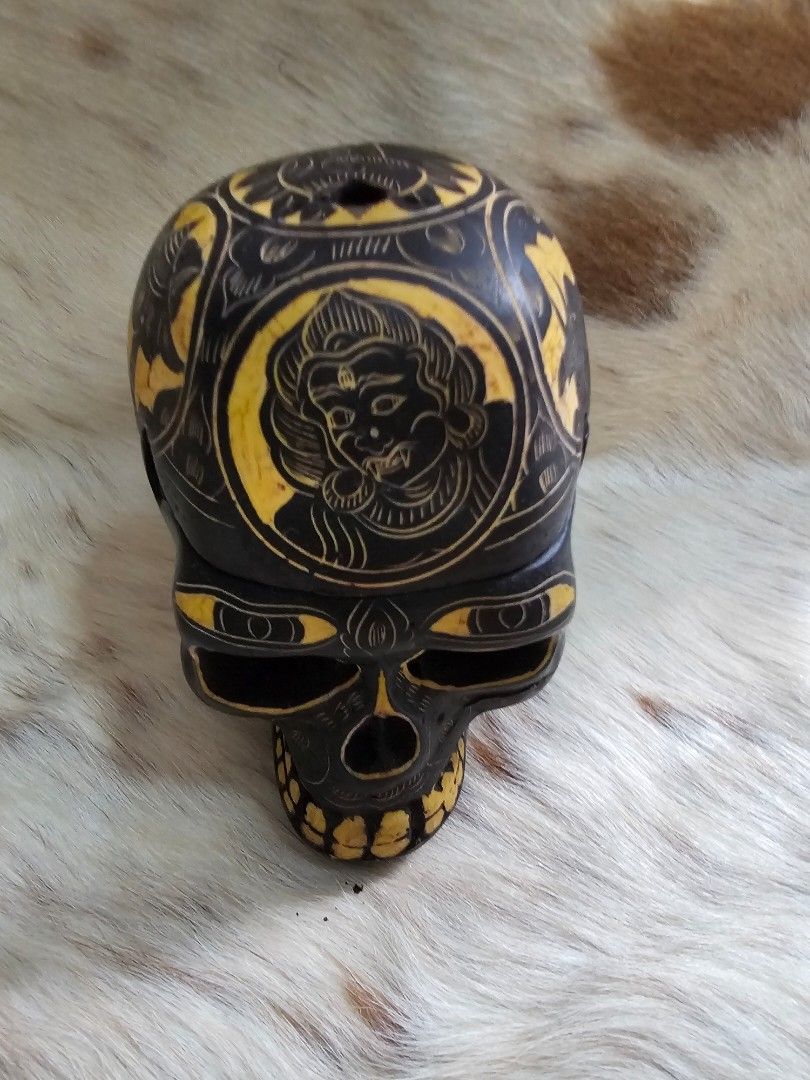 Indonesian Handcarved Skull (Category: Other Home Decor) located in Las Pinas. Submitted by saudadesph (Listing ID 1320400392, Image 2). Description: Payment via BDO or GCASH 😊 Delivery via J&T EXPRESS or LALAMOVE 😊.