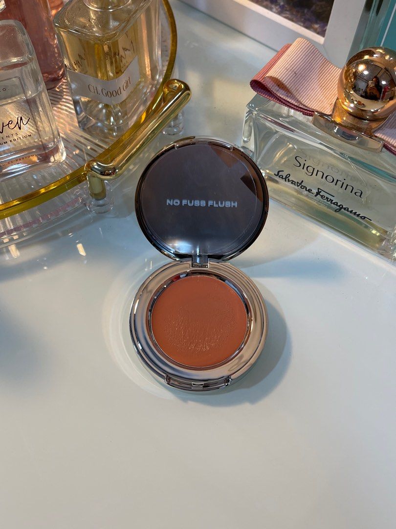 Issy Creme Cheek Blush in Purr (Category: Makeup) located in Bacoor. Submitted by probsnotjill (Listing ID 1320507043, Image 2). Description: used twice or thrice rfs: into pinks now.