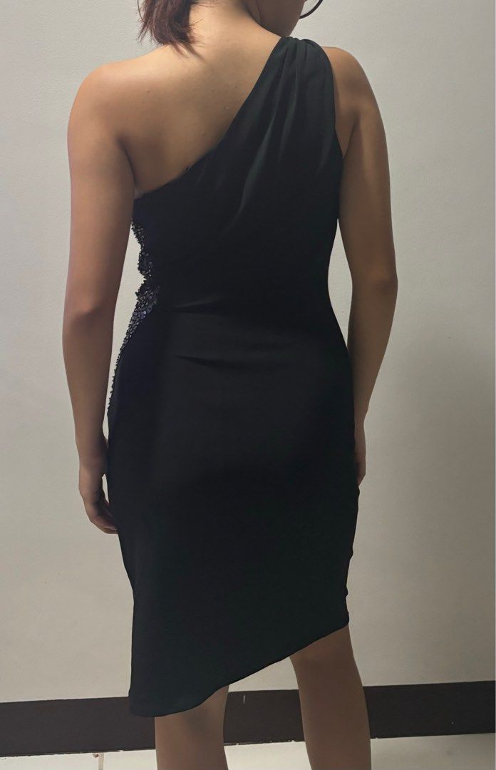 Jessica Simpson Black Dress (Category: Dresses) located in Mandaluyong City. Submitted by dear.eya (Listing ID 1320505341, Image 2). Description: Size XS-S Emerald Green Satin Dress for ₱350 Measurements: Size XS Shoulder: 15” Length: 33.5” Sleeve Length: 23” Bust: 33.9” Waist Size: 25.6” Hip Size: 35.2” Cuff: 18” Belt Length: 22.2” PAYMENT & SHIPMENT: 💰MOP: Gcash, Maya, or LBC COP ONLY 📦 MODES OF SHIPMENT: - LBC for long distance - Any same-da