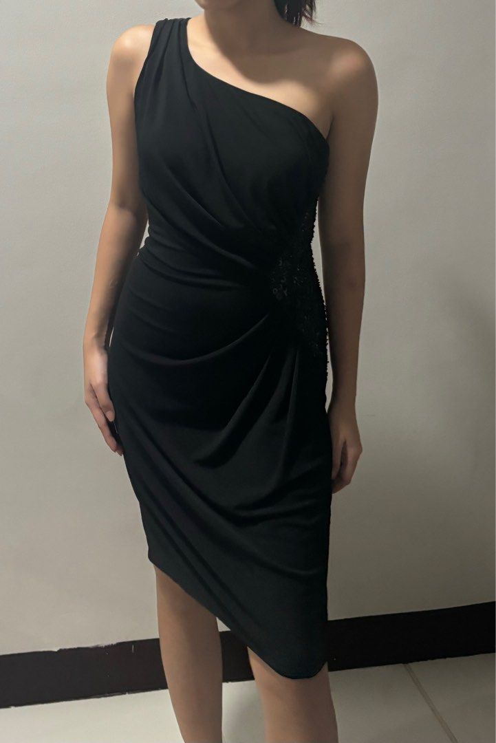 Jessica Simpson Black Dress (Category: Dresses) located in Mandaluyong City. Submitted by dear.eya (Listing ID 1320505341, Image 1). Description: Size XS-S Emerald Green Satin Dress for ₱350 Measurements: Size XS Shoulder: 15” Length: 33.5” Sleeve Length: 23” Bust: 33.9” Waist Size: 25.6” Hip Size: 35.2” Cuff: 18” Belt Length: 22.2” PAYMENT & SHIPMENT: 💰MOP: Gcash, Maya, or LBC COP ONLY 📦 MODES OF SHIPMENT: - LBC for long distance - Any same-da