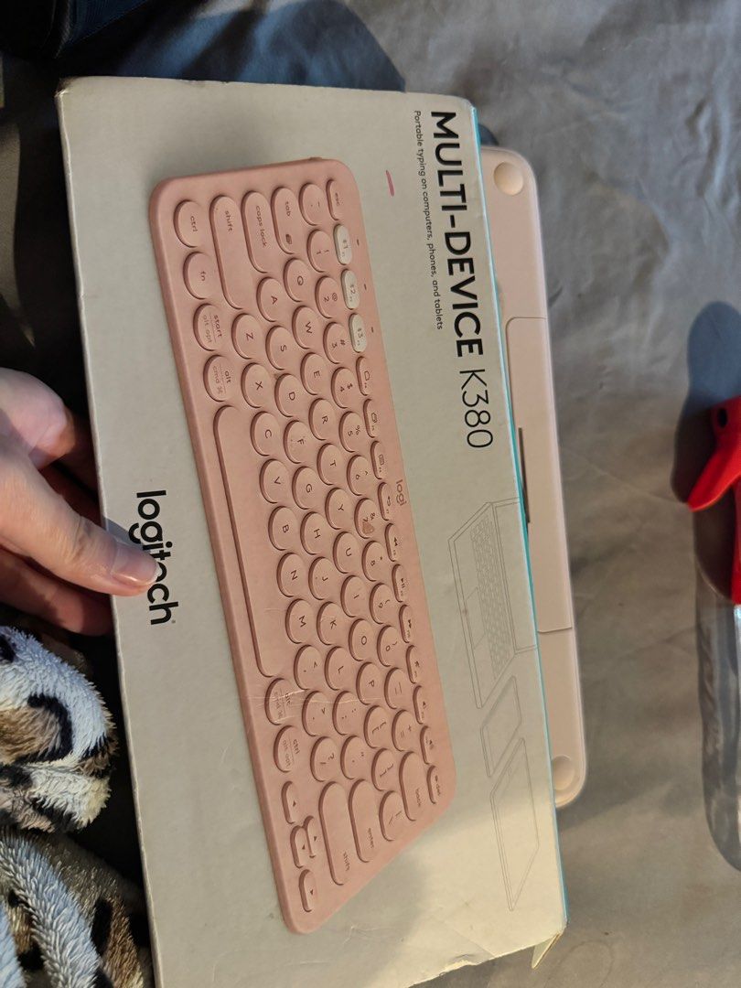 Logitech k380 pink (Category: Computer Keyboard) located in Manila. Submitted by thepixieposse (Listing ID 1319690053, Image 2). Description: Brand new withe box This is brand new but box has been opened Naexpose din po sya kaya may dumi na maliliit but doesnt affect performance at all. Crisp buttons.