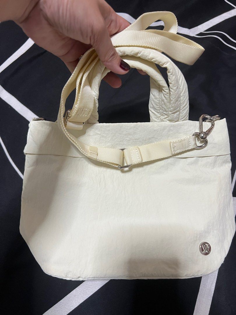 Lulu lemon on my levelBag in micro (Category: Cross-body Bags) located in Tagbilaran City. Submitted by yvettecurso (Listing ID 1320458392, Image 1). Description: Lulu lemon on my level bag Preloved Offwhite.