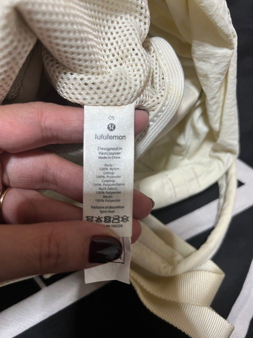 Lulu lemon on my levelBag in micro (Category: Cross-body Bags) located in Tagbilaran City. Submitted by yvettecurso (Listing ID 1320458392, Image 3). Description: Lulu lemon on my level bag Preloved Offwhite.