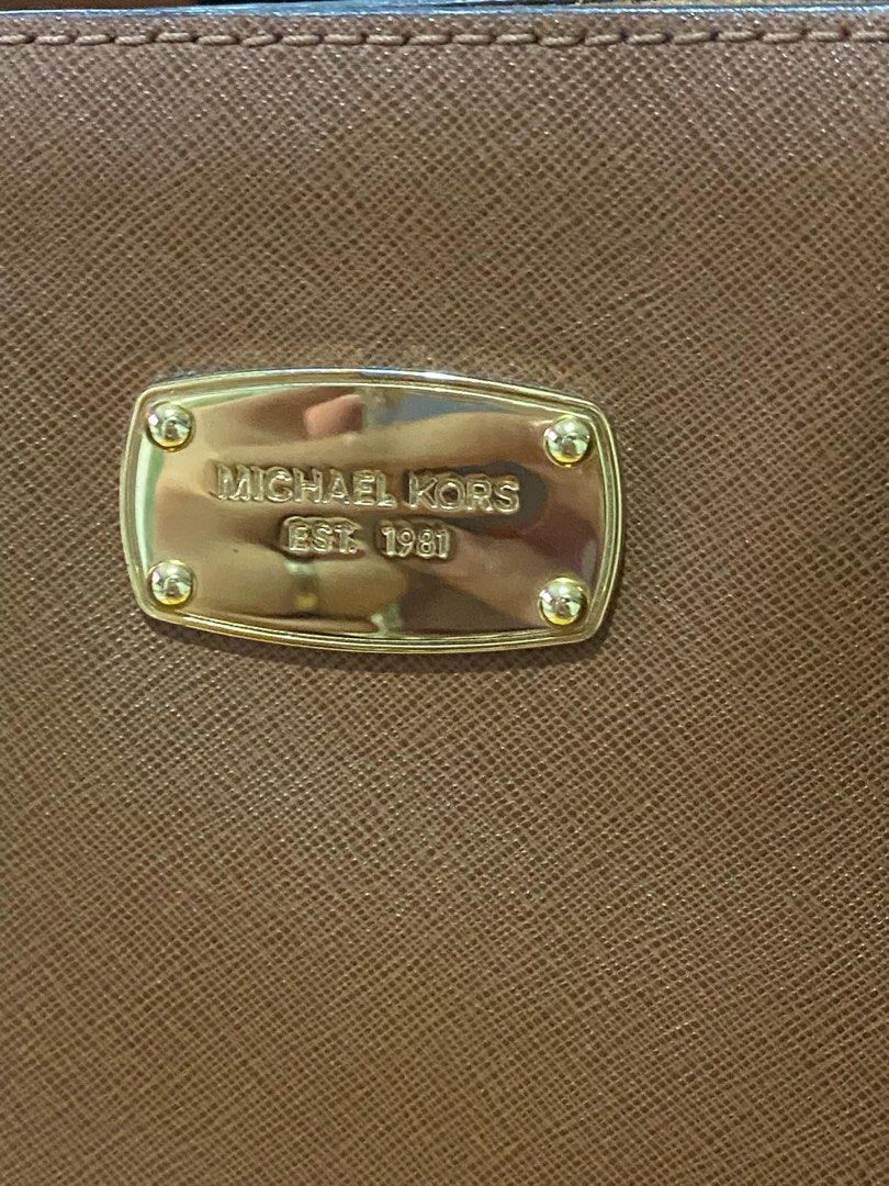 Mikael Kors Hand Bag Orig (Category: Luxury Bags & Wallets) located in Caloocan City. Submitted by 3002je (Listing ID 1320529597, Image 2). Description: pm for more details ! .