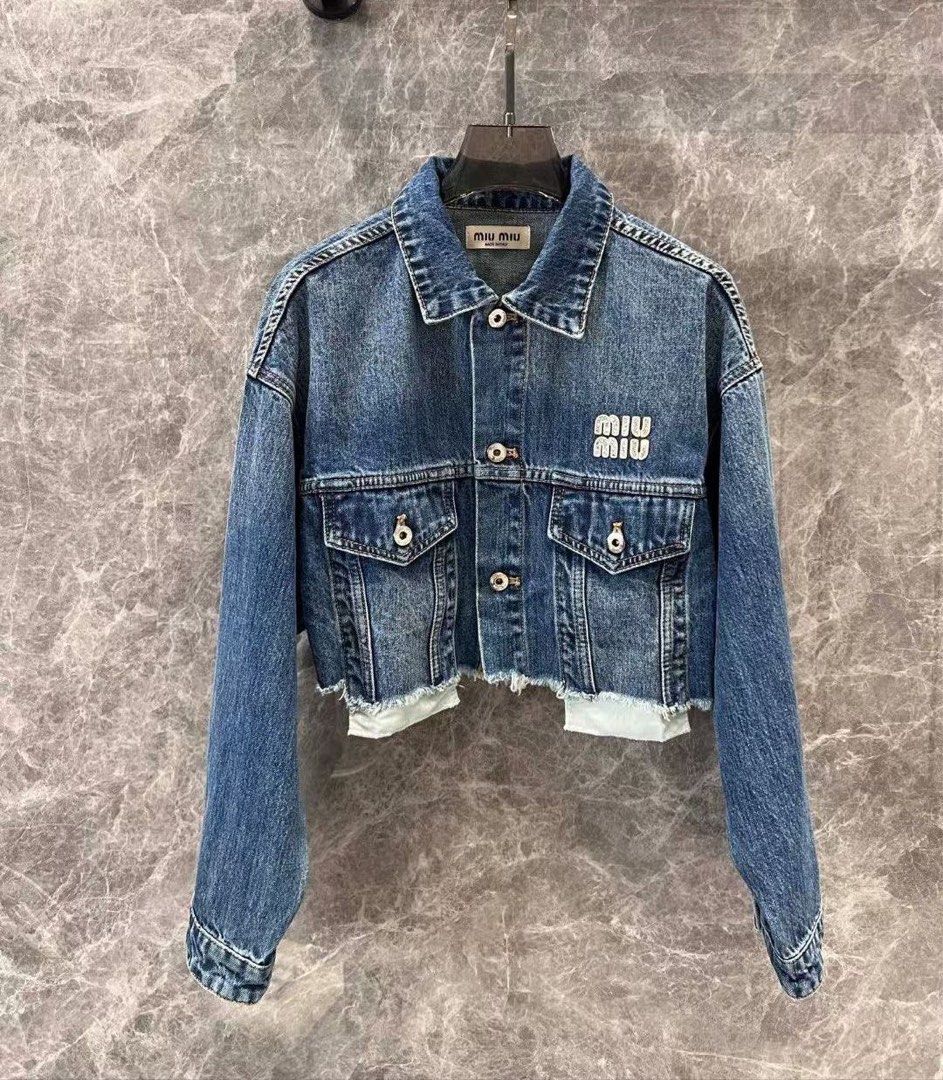 正品⭐️Miu Miu 字母短款牛仔外套, 名牌, 服裝- Carousell 正品⭐️Miu Miu 字母短款牛仔外套, 名牌, 服裝- Carousell