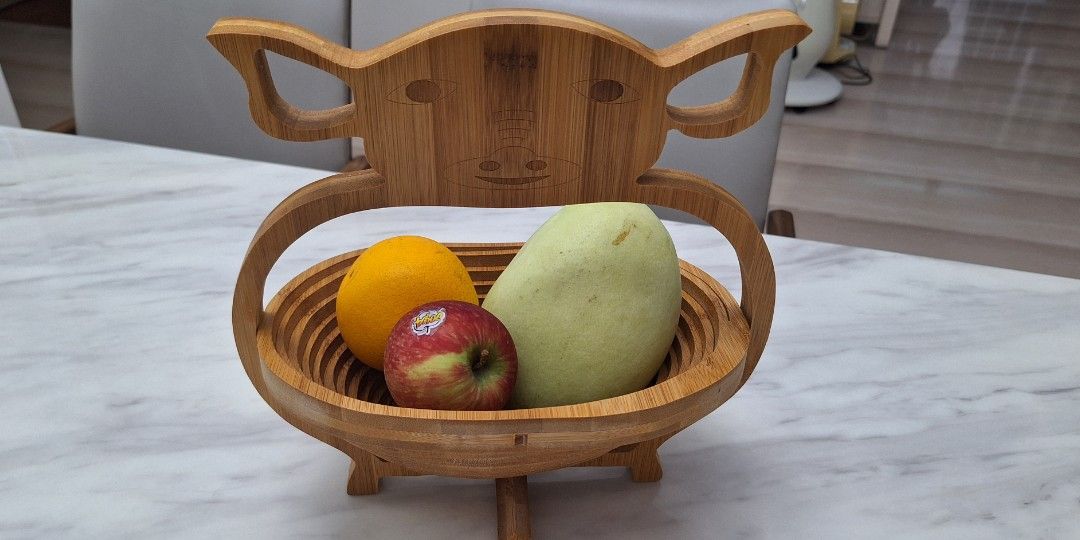 Multi function collapsible basket (Category: Storage Boxes & Baskets) located in Singapore. Submitted by tks23 (Listing ID 1320445213, Image 1). Description: pull up is a basket can hold anything like fruits, potatol , onion or vegetables etc. bought fr Australia.