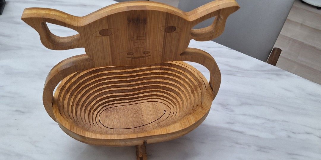 Multi function collapsible basket (Category: Storage Boxes & Baskets) located in Singapore. Submitted by tks23 (Listing ID 1320445213, Image 2). Description: pull up is a basket can hold anything like fruits, potatol , onion or vegetables etc. bought fr Australia.