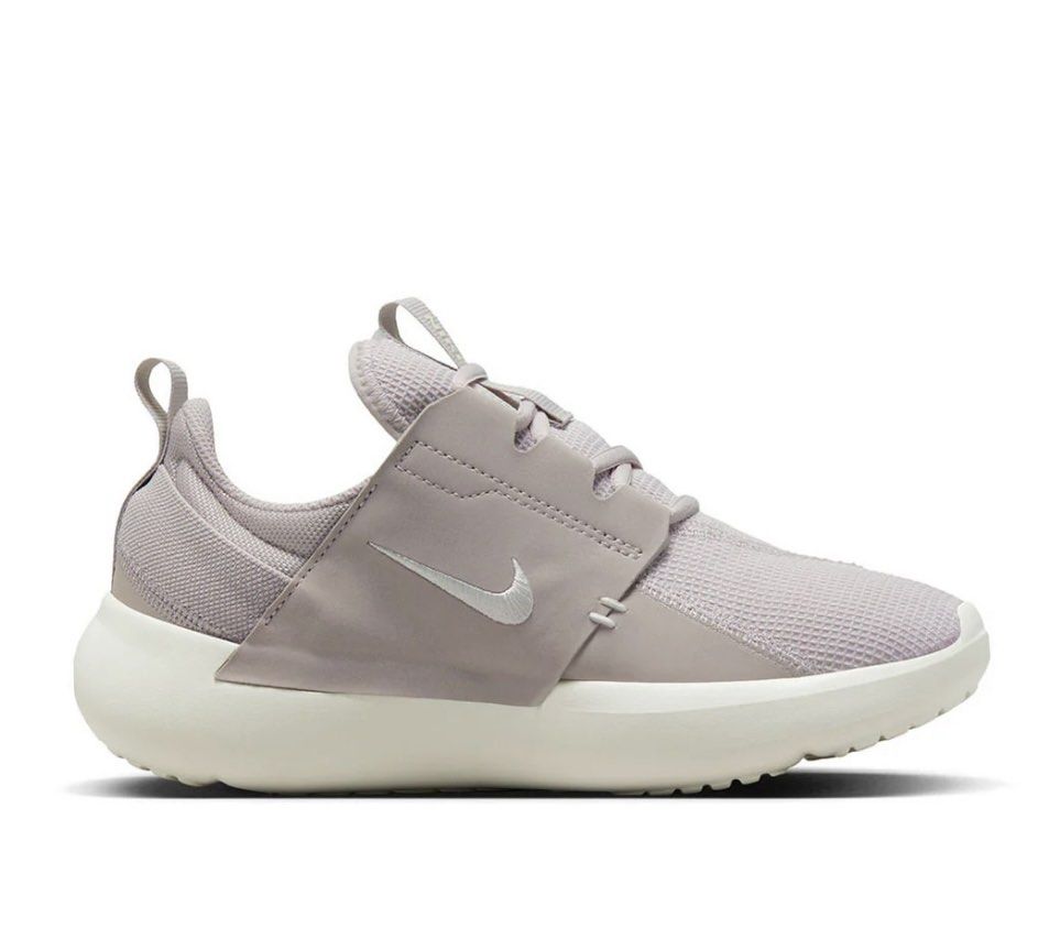 Nike E-Series (Category: Sneakers) located in Marilao. Submitted by declutterwmeeeeee (Listing ID 1320409239, Image 1). Description: Bought in tobys .