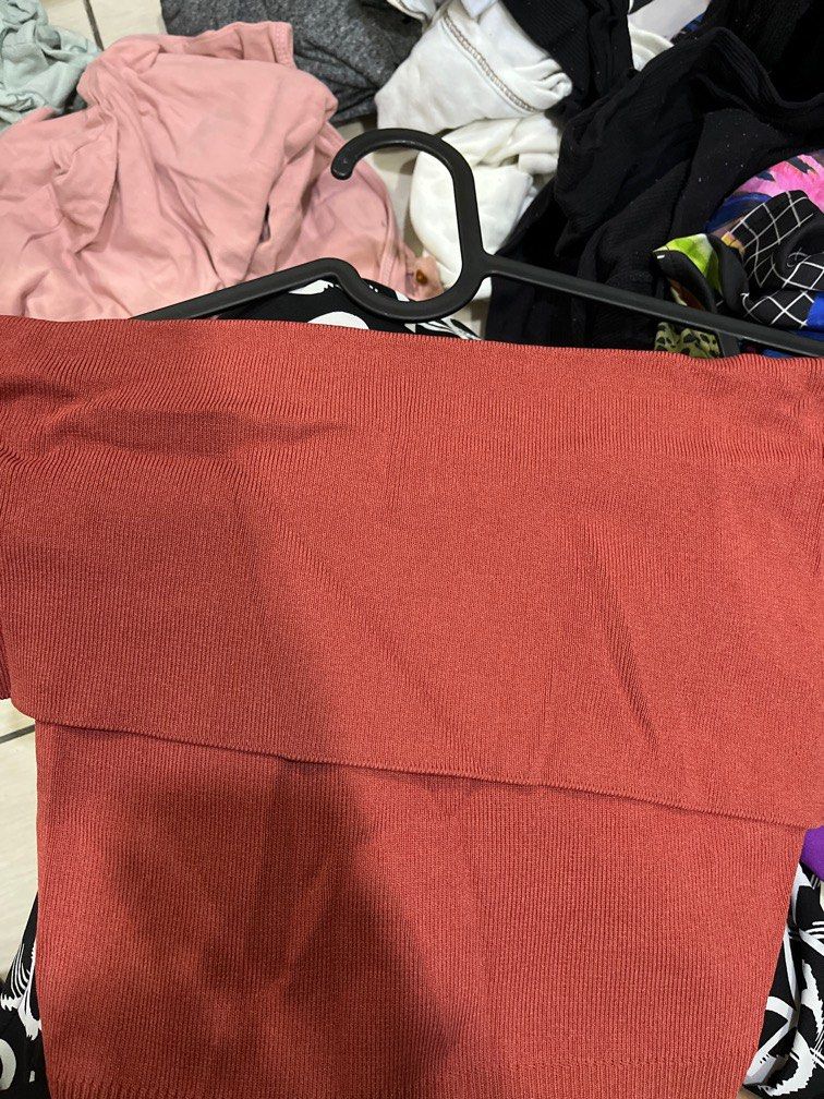 Offshoulder (Category: Blouses) located in Kuala Lumpur. Submitted by ain78_ (Listing ID 1320508930, Image 3). Description: .