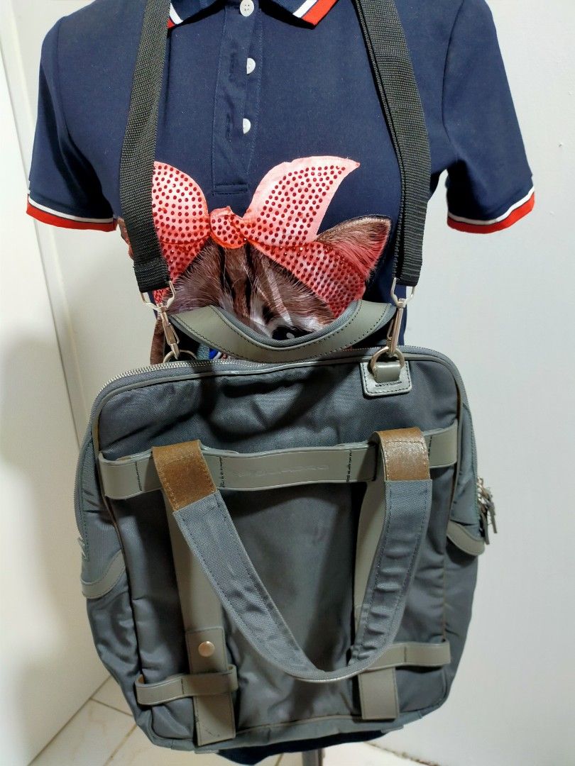 Piquadro Sling bag (Category: Luxury Bags & Wallets) located in Pasig City. Submitted by teacup12933 (Listing ID 1320544728, Image 1). Description: This is not a brand new item. Bawal sa maselan please. I can provide more photos upon request. Replaced sling. Piquadro is a luxury brand. Prefers meet up in Capitol Commons Kapitolyo Pasig so buyer can check the actual item. No return no exchange no refund no change of mind..