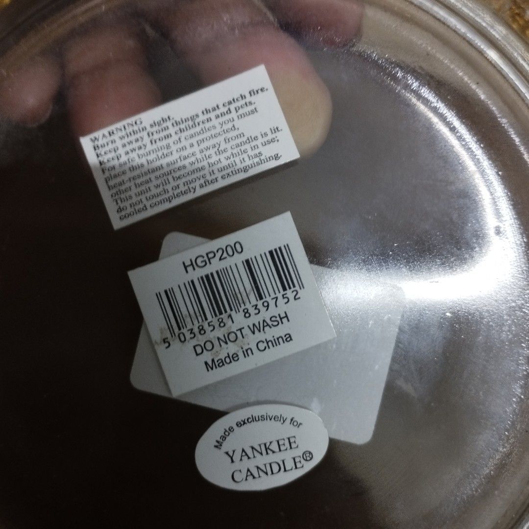 Plate Candle Holder (Category: Dinnerware & Cutlery) located in Caloocan City. Submitted by chonadura91470 (Listing ID 1320501346, Image 3). Description: plate Candle holder.with cracked glass design.