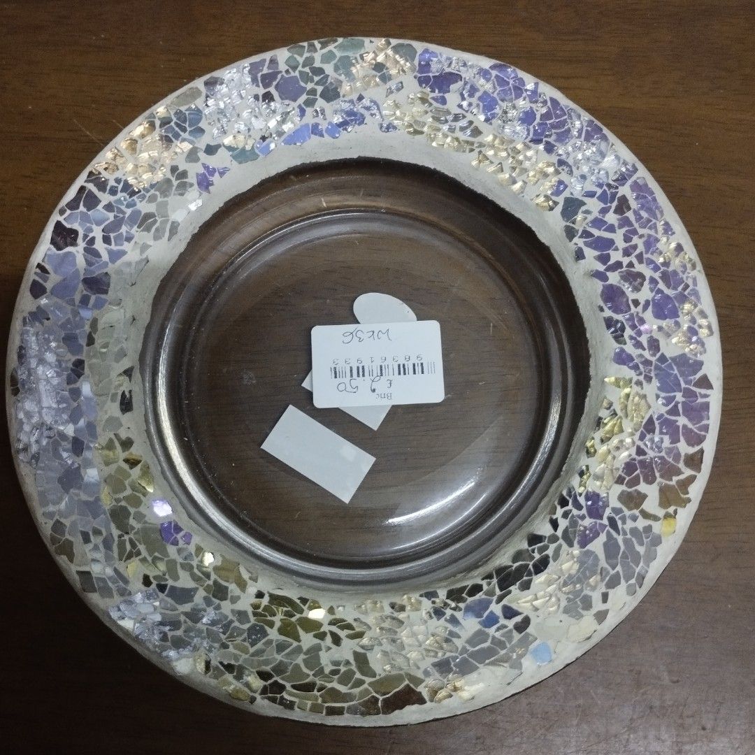 Plate Candle Holder (Category: Dinnerware & Cutlery) located in Caloocan City. Submitted by chonadura91470 (Listing ID 1320501346, Image 1). Description: plate Candle holder.with cracked glass design.