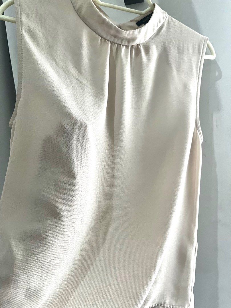 (S) FOREVER 21 sheer sleeveless blouse (Category: Blouses) located in Manila. Submitted by sofiaalte (Listing ID 1320551163, Image 2). Description: .