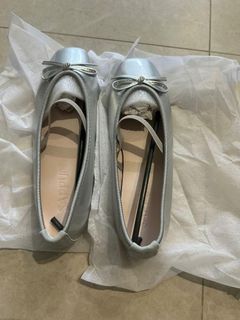 (Category: ) located in . Submitted by moschinochic (Listing ID 1320411228, Image 1). Description: .