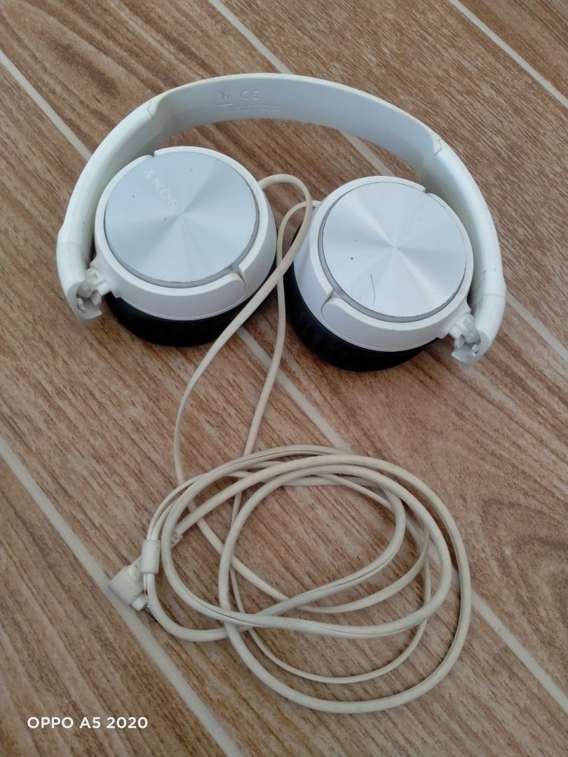 SONY MDR-ZX310 HEADPHONE (Category: Headphones & Headsets) located in Cabuyao City. Submitted by Bike_Clothing10 (Listing ID 1320416271, Image 1). Description: READ FIRST... FOR SALE: SONY MDR-ZX310 HEADPHONE PRICE: 850 Good Condition Good Sound Legit ISSUE: Replacement foam, need to replace(see pics), may nabibili naman. Yellowish cord, linisin nio na lang. Walang issue sa sound. PICK UP OR SHIPPING ONLY LOC: Cabuyao Laguna -NO COD/COP- PM FOR I