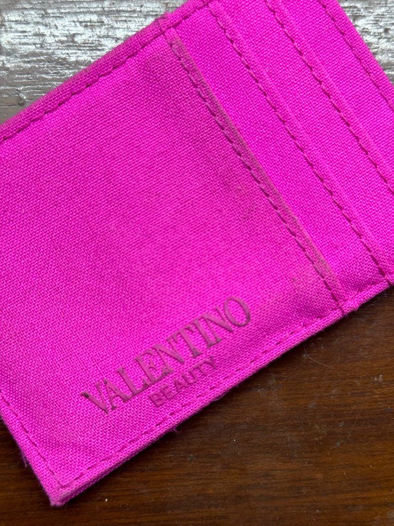 Valentino Card Wallet (Category: Luxury Bags & Wallets) located in Tigbauan. Submitted by declaitter (Listing ID 1320462777, Image 2). Description: Valentino Beauty VIP Gift Price is fixed, no haggling (I can give free sf) Can ship ASAP A little dirty bc it is preloved Material is polyester so it can be washed.