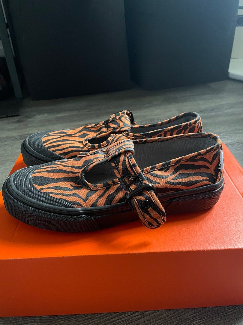 Tiger print vans discount