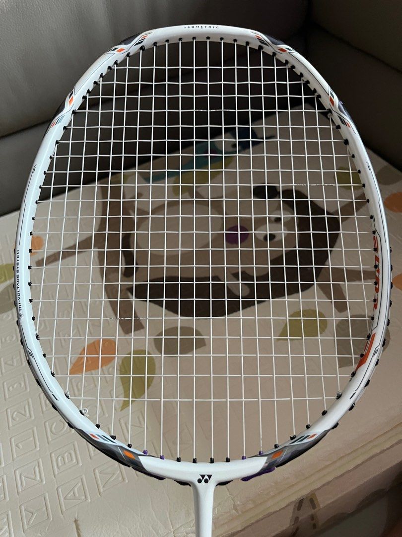 廃盤】YONEXボルトリック70E-tune 4UG5