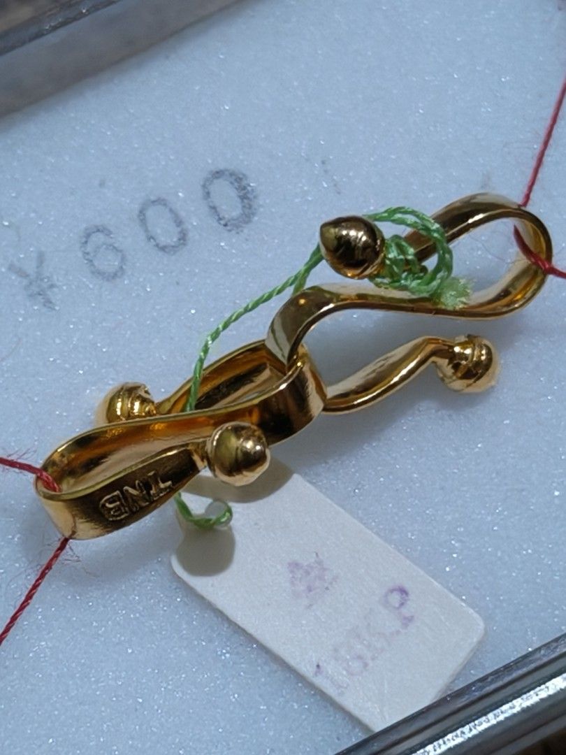 18KP gold plated replacement jewelry studs (Category: Earrings) located in Quezon City. Submitted by markgolveo (Listing ID 1320678237, Image 3). Description: 18KP gold plated replacement jewelry studs.