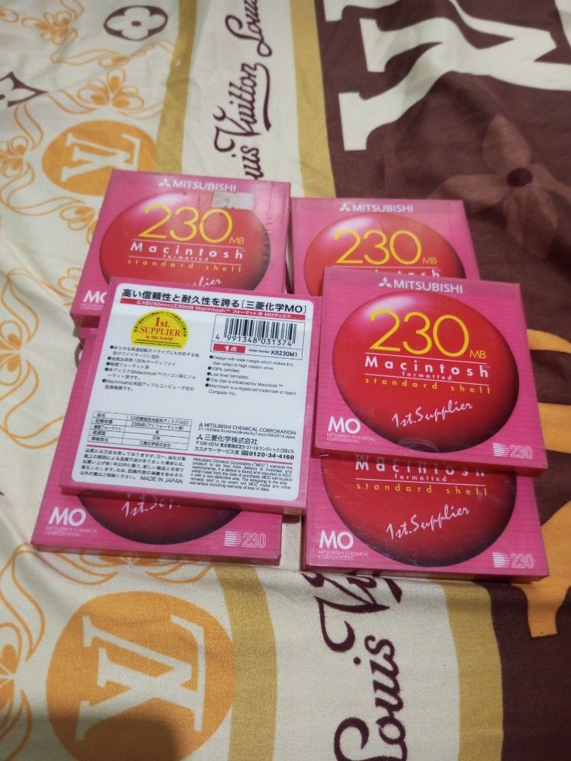 230mb Diskette for Mcintosh Apple (Category: Hard Disks & Thumbdrives) located in Cabuyao City. Submitted by treblig23 (Listing ID 1320591407, Image 2). Description: Mitsubishi 230mb Diskette for Mcintosh Php 350.00/ea. bnew / sealed Vintage.