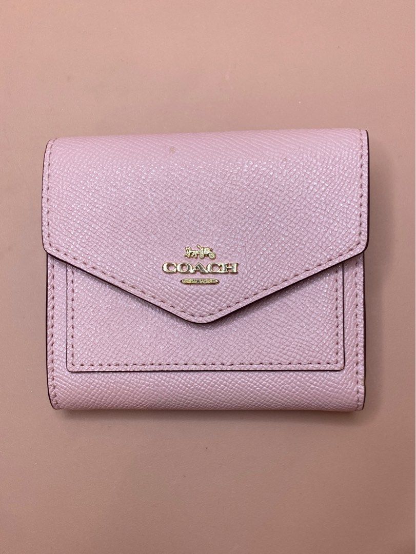 ♡ C O A C H [Trifold Wallet] (Category: Luxury Bags & Wallets) located in Valenzuela. Submitted by cityandsea (Listing ID 1320621909, Image 1). Description: ♡ C O A C H - [Leather Hook Tri-Fold Wallet] 🏷️ ₱2,800 Rank AB [very good condition, with minor but negligible signs of use] * 100% Authentic * Leather Hook Tri-Fold Wallet * Size: W 11cm x H 10cm x D 2cm * Color: Light Pink * Color may vary due to photographic lighting * Super nice in perso