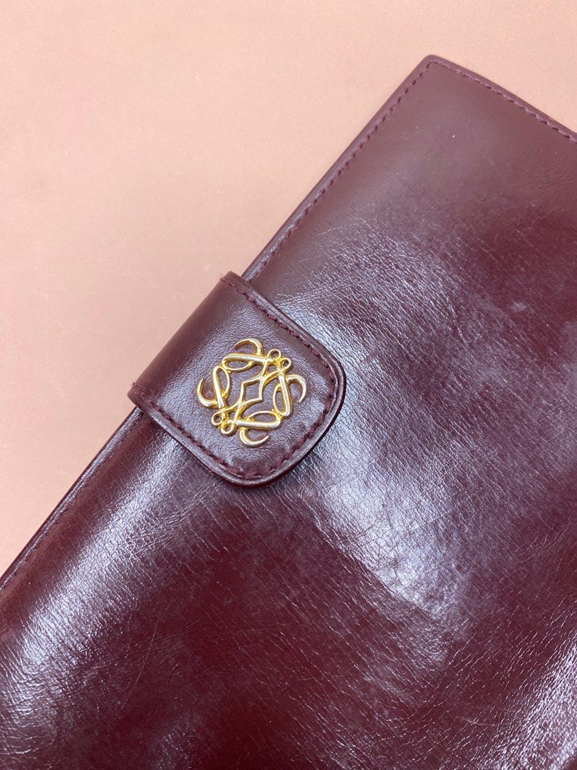 ♡ L O E W E (Category: Luxury Bags & Wallets) located in Valenzuela. Submitted by cityandsea (Listing ID 1320632676, Image 2). Description: ♡ L O E W E - [Anagram Leather Clasp Bi-fold Long Wallet] 🏷️ ₱5,000 Rank AB [very good condition, with minor but negligible signs of use] * 100% Authentic * Anagram Leather Clasp Bi-fold Long Wallet * Size: W 16cm x H 10cm x D 1cm * Color: Wine Red * Color may vary due to photographic lighting - First mine a