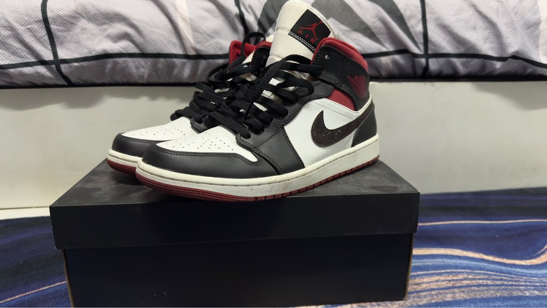 aj1 white gym red