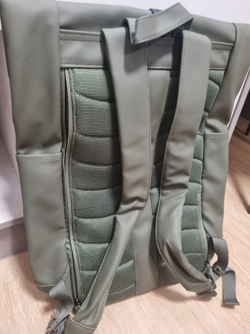 Backpack (Category: Backpacks) located in Singapore. Submitted by spinxy (Listing ID 1320625932, Image 3). Description: gaston luga rullen backpack.suitable to put laptops and necessity retail: 199.