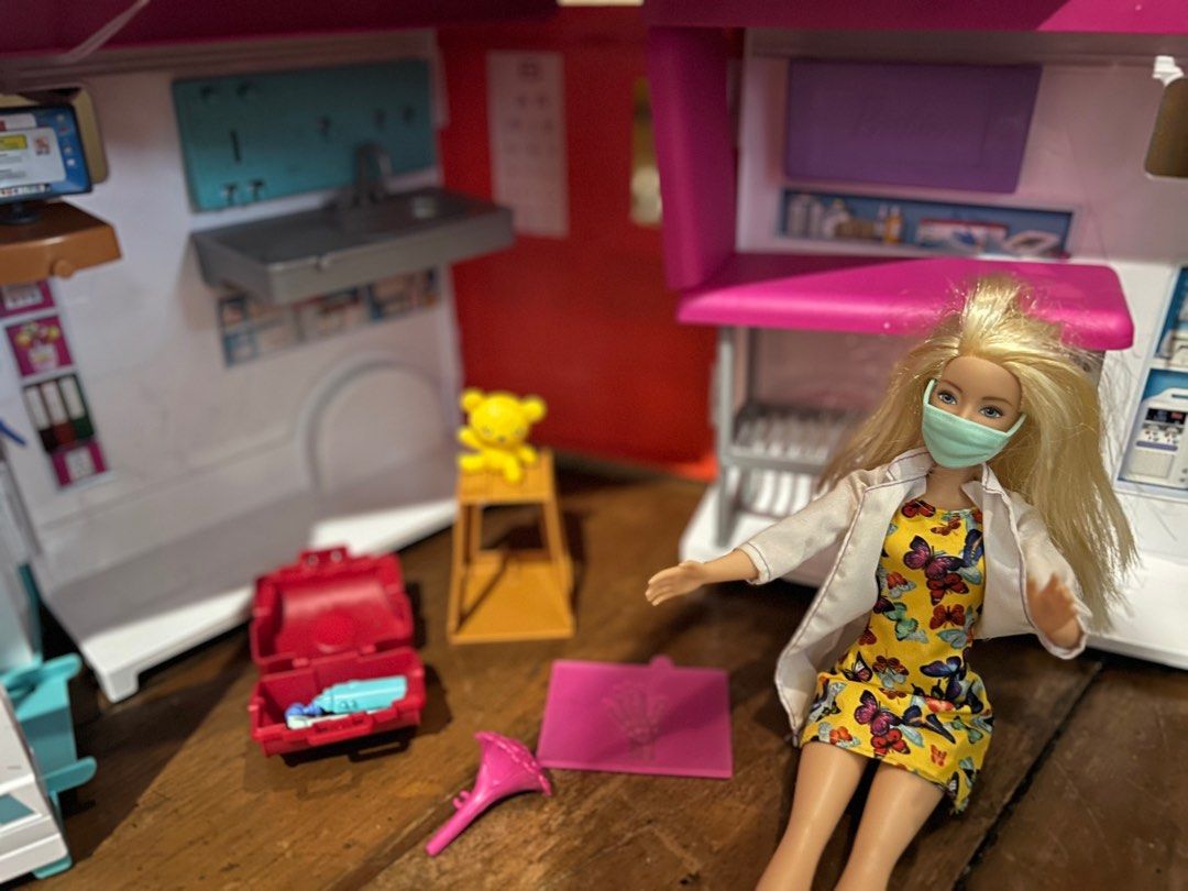 Barbie Ambulance w barbie doll doctor