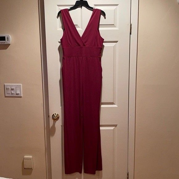 BCBG✨ BCBGeneration Red Rouge Jumpsuit Maroon Wine Red (Category: Luxury Apparel) located in Malolos. Submitted by ysabel.bc (Listing ID 1320662779, Image 3). Description: BCBGeneration XXS on tag, runs big Best fit XS - Small up to Semi-Medium chest 32-34 inches kahit 36 waist 25- 28 inches up to 29-30 keri pa din (30 inches waist ko kasya pa din) super stretch material kasi length 57 inches Pangmatangkad or pwede naman din paputulan... Stretch 