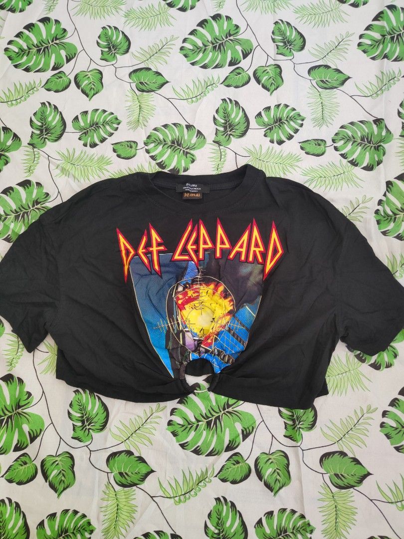 Bershka Vintage Crop Def Leppard Ring T shirt Women s Fashion Tops Others Tops on Carousell