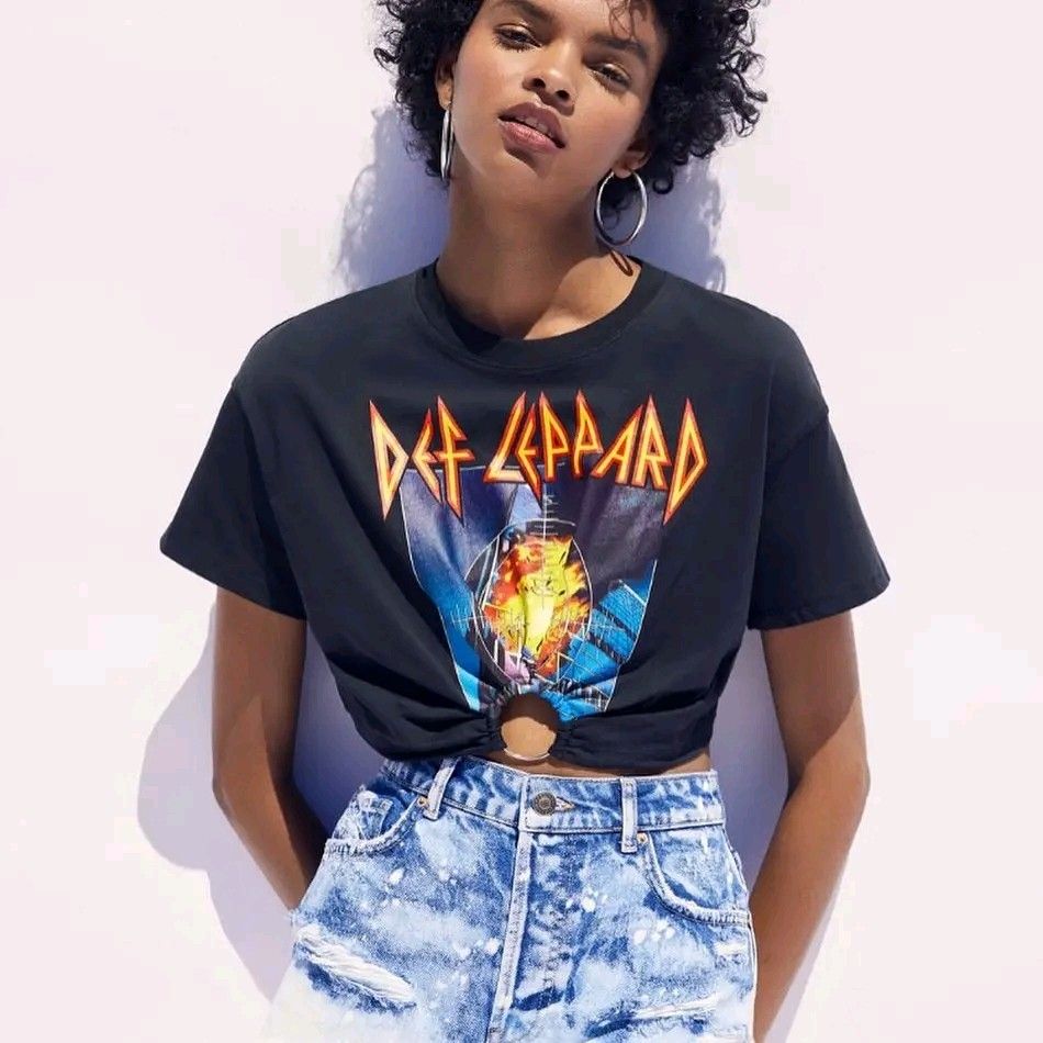 Bershka Vintage Crop Def Leppard Ring T shirt Women s Fashion Tops Others Tops on Carousell